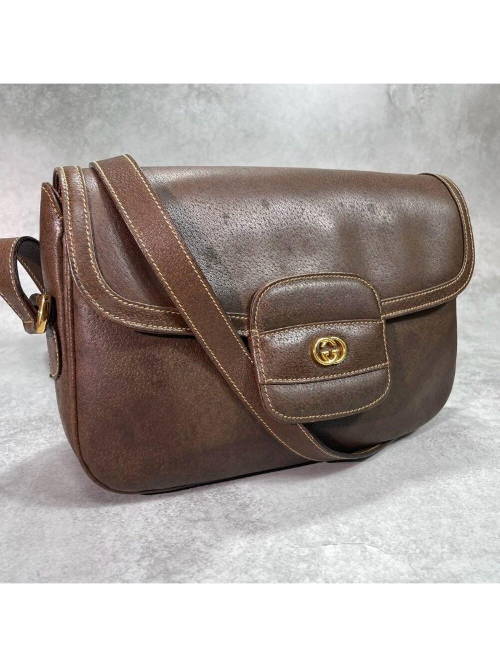 Gucci Shoulder Bag Brown Logo Gold Leather